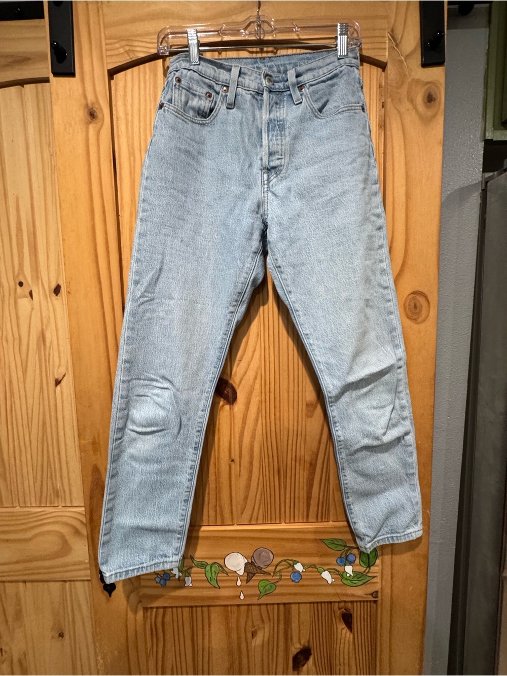 Women’s Levi's Light Blue Straight Leg Jeans 501 * Check description
